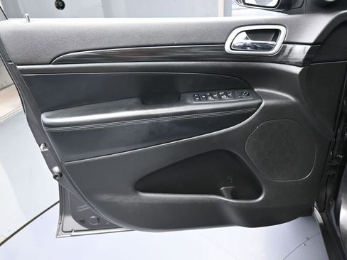 Used 2019 Jeep Grand Cherokee Altitude image 13