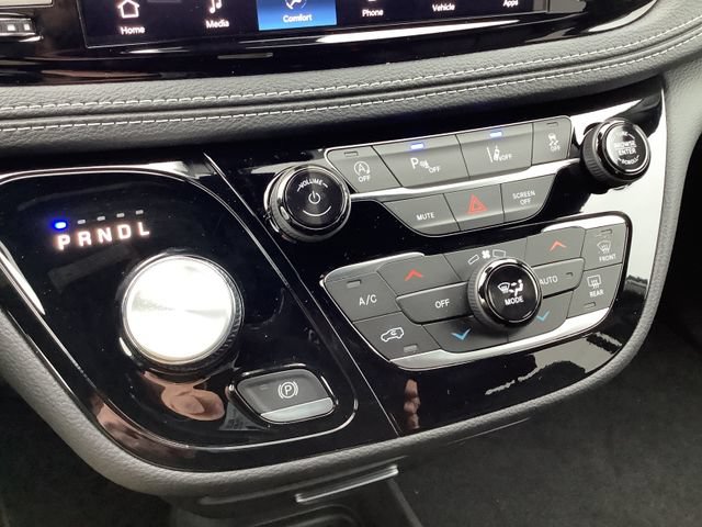 New 2026 Chrysler Pacifica Select AWD/4WD image 16