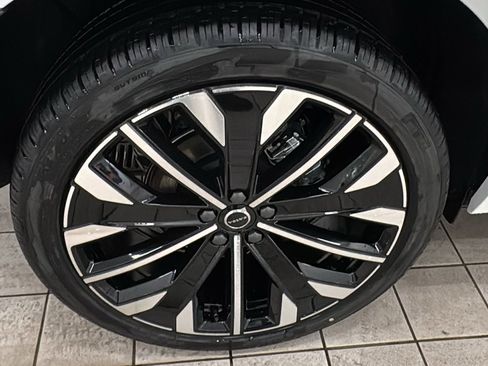 New 2026 Volvo XC60 B5 Ultra w/ Climate Package image 31