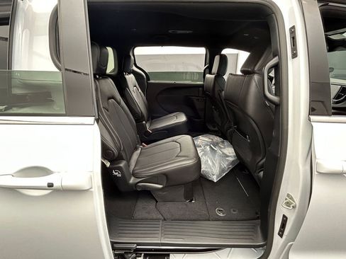 New 2026 Chrysler Voyager LX image 30