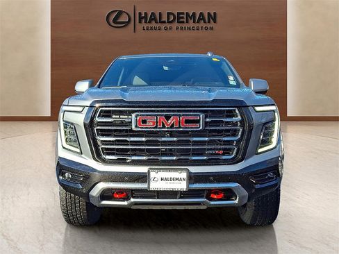 Used 2025 GMC Yukon AT4 w/ AT4 Premium Package image 2