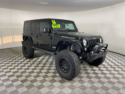 Used 2016 Jeep Wrangler Unlimited Rubicon w/ Connectivity Group AWD/4WD image 15