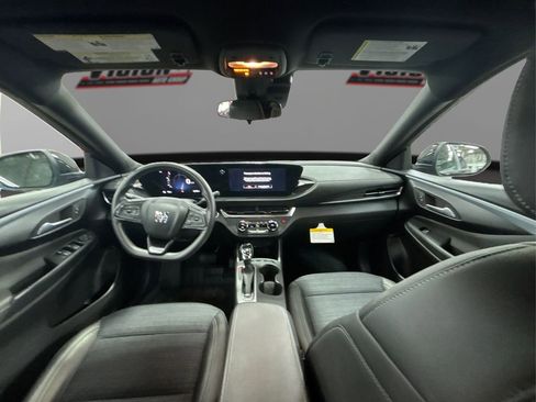 Used 2024 Buick Envista Preferred image 26