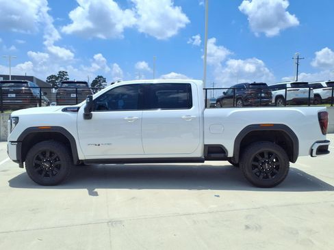 Used 2024 GMC Sierra 2500 AT4 w/ AT4 Premium Plus Package AWD/4WD image 8