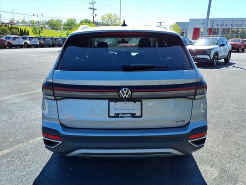 Used 2025 Volkswagen Taos SE AWD/4WD image 6