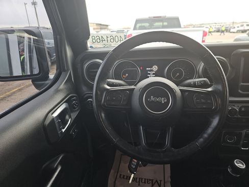 Used 2021 Jeep Gladiator Willys image 16