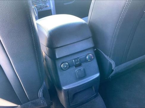 Used 2018 Ford Explorer XLT w/ Equipment Group 202A FWD image 33