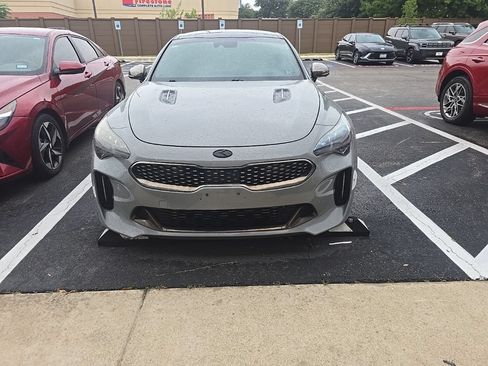 Used 2019 Kia Stinger GT2 AWD/4WD image 3