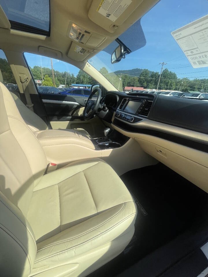 Used 2016 Toyota Highlander XLE AWD/4WD image 11