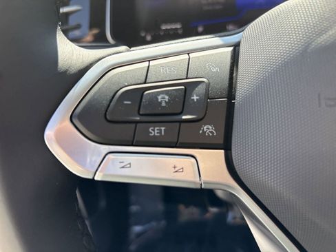 Used 2025 Volkswagen Jetta SE image 16