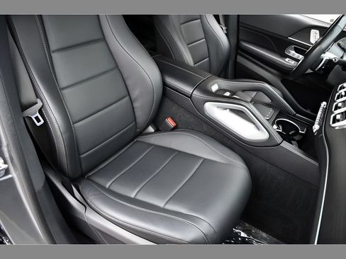 Used 2024 Mercedes-Benz GLS 450 4MATIC image 35