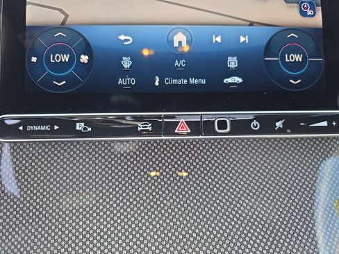 Used 2025 Mercedes-Benz GLC 300 4MATIC image 24