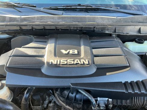 Used 2018 Nissan Titan SV image 22