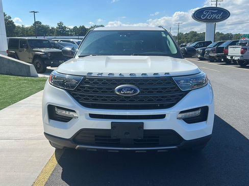 Used 2023 Ford Explorer XLT w/ Equipment Group 202A AWD/4WD image 2