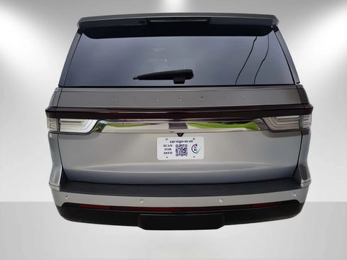 Used 2023 Lincoln Navigator L Reserve RWD image 6