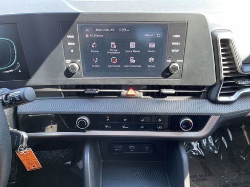 Used 2025 Kia Sportage LX image 19