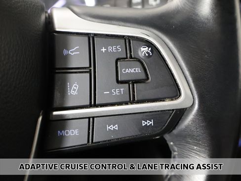 Used 2022 Toyota Highlander XLE image 4