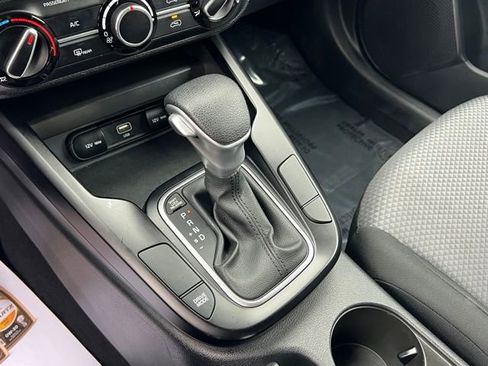 Certified 2025 Kia Soul LX w/ LX Technology Package image 21