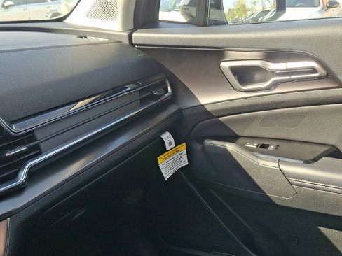 Used 2023 Kia Sportage EX image 34