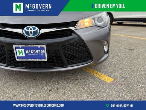 Used 2017 Toyota Camry SE w/ Moonroof Package image 9