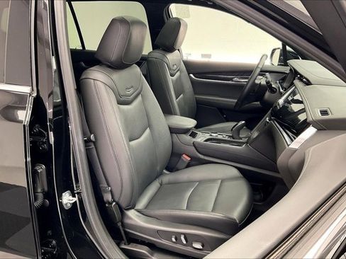 Used 2025 Cadillac XT6 Premium Luxury image 6