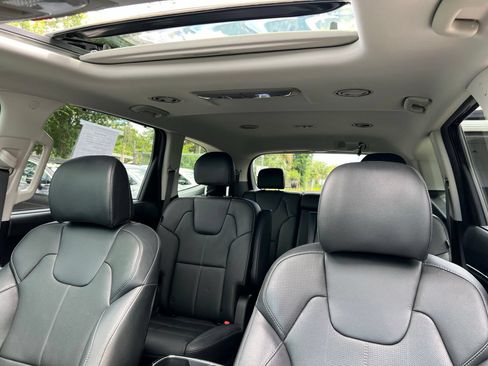 Used 2025 Kia Telluride EX w/ EX Captain's Chair Package FWD image 33