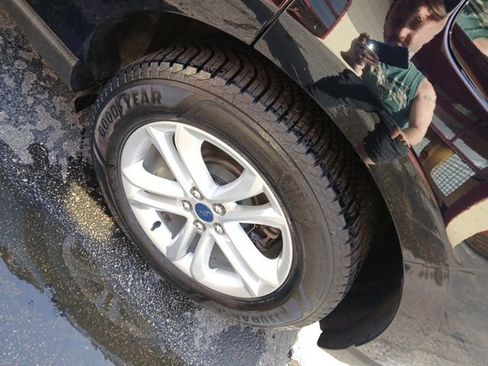 Used 2020 Ford Edge SEL image 11