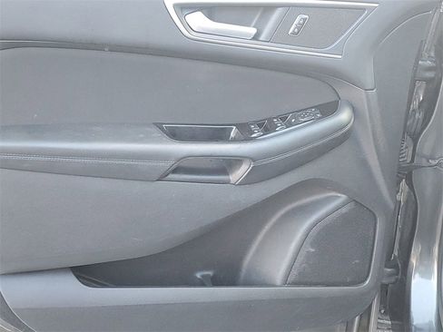 Used 2017 Ford Edge SEL image 21