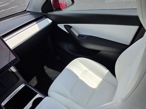Used 2022 Tesla Model Y Long Range AWD/4WD image 34