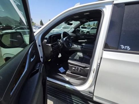 Used 2024 Cadillac Escalade Sport Platinum w/ LPO, ONYX Package AWD/4WD image 5