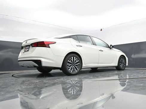 Used 2025 Nissan Altima 2.5 SV FWD image 57