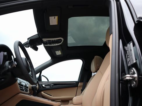 New 2025 Porsche Macan image 35