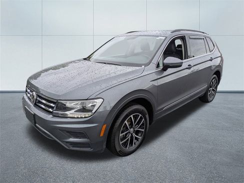 Used 2023 Volkswagen Taos SE w/ Panoramic Sunroof Package image 7