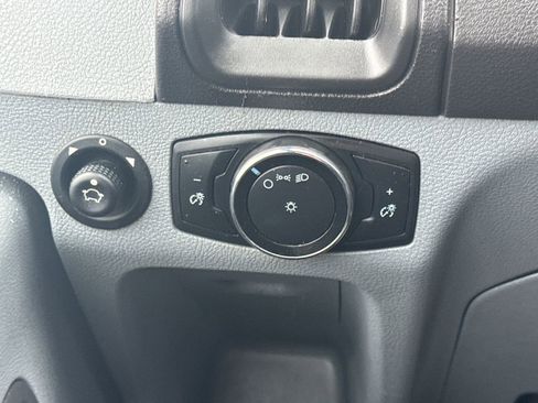 Used 2015 Ford Transit 250 130 Low Roof image 28