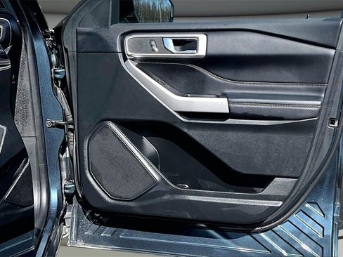 Used 2022 Ford Explorer XLT w/ Equipment Group 202A image 28