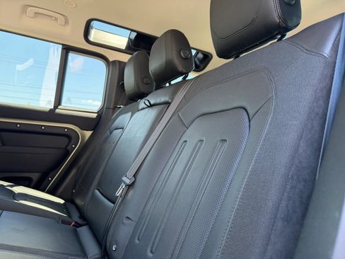 Used 2020 Land Rover Defender 110 SE AWD/4WD image 34