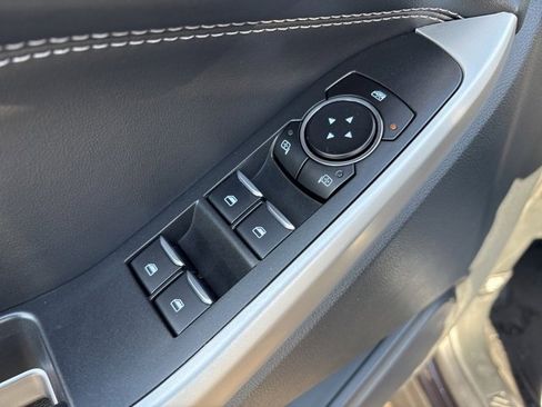 Used 2022 Ford Explorer XLT w/ Equipment Group 202A image 17