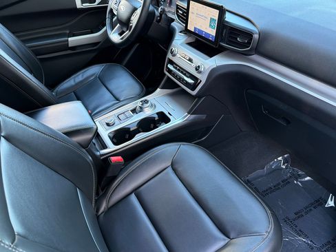 Used 2024 Ford Explorer XLT w/ Equipment Group 202A image 17