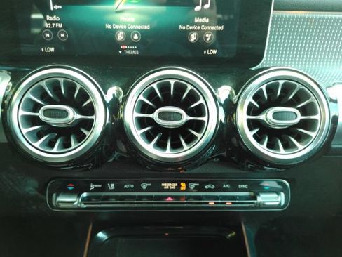 Used 2021 Mercedes-Benz GLB 250 w/ Premium Package image 41