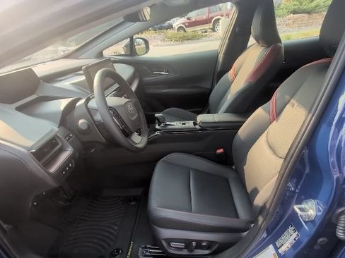 Used 2025 Toyota Prius Plug-In Hybrid FWD image 13