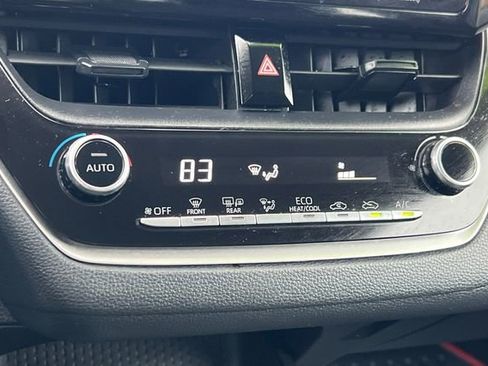 Used 2021 Toyota Corolla LE image 21