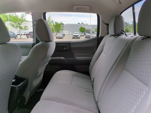 Used 2023 Toyota Tacoma SR5 w/ Technology Package AWD/4WD image 14
