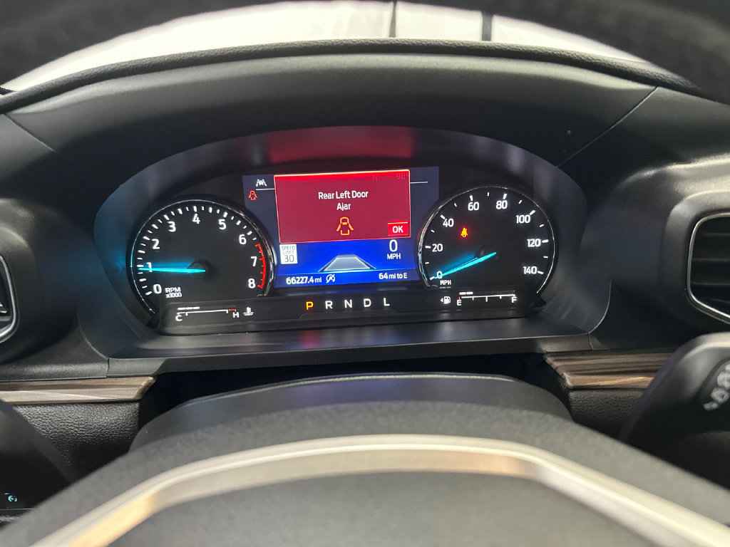 Used 2021 Ford Explorer Limited w/ Equipment Group 301A AWD/4WD image 29