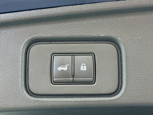 Used 2025 Nissan Pathfinder SV AWD/4WD image 31