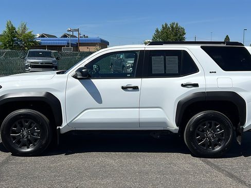 Used 2025 Toyota 4Runner SR5 AWD/4WD image 8