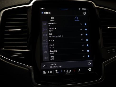 Used 2024 Volvo XC90 B6 Ultimate w/ Lounge Package image 11