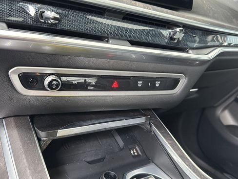 Used 2023 BMW X7 xDrive40i w/ Executive Package image 23
