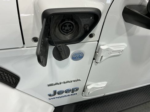 Used 2022 Jeep Wrangler Unlimited Sahara w/ Cold Weather Group image 5