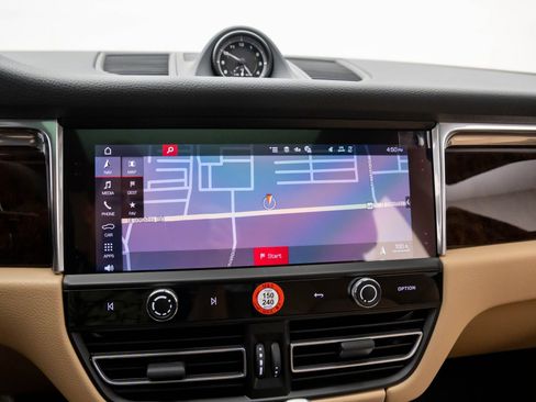 Certified 2026 Porsche Macan image 22