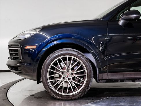 Certified 2022 Porsche Cayenne Platinum Edition image 11